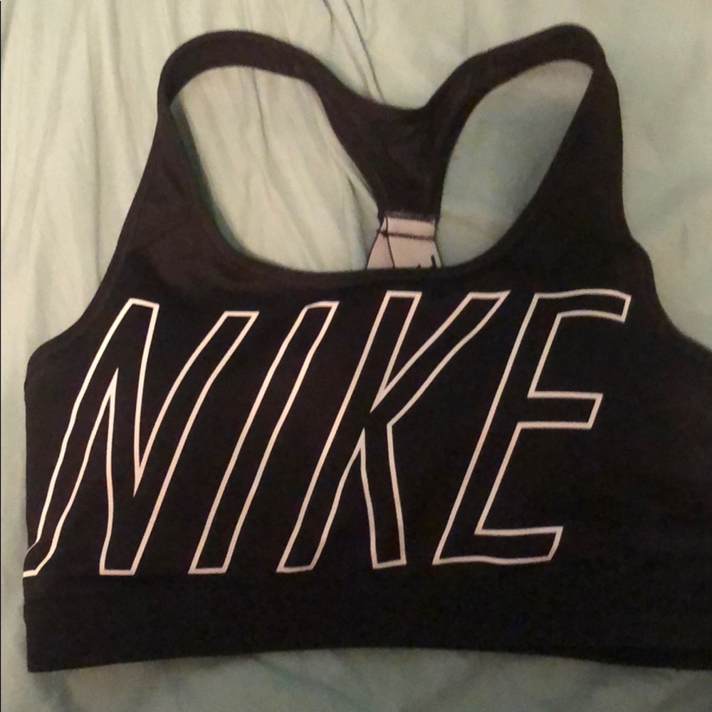 Nike sportsbra too small on me.